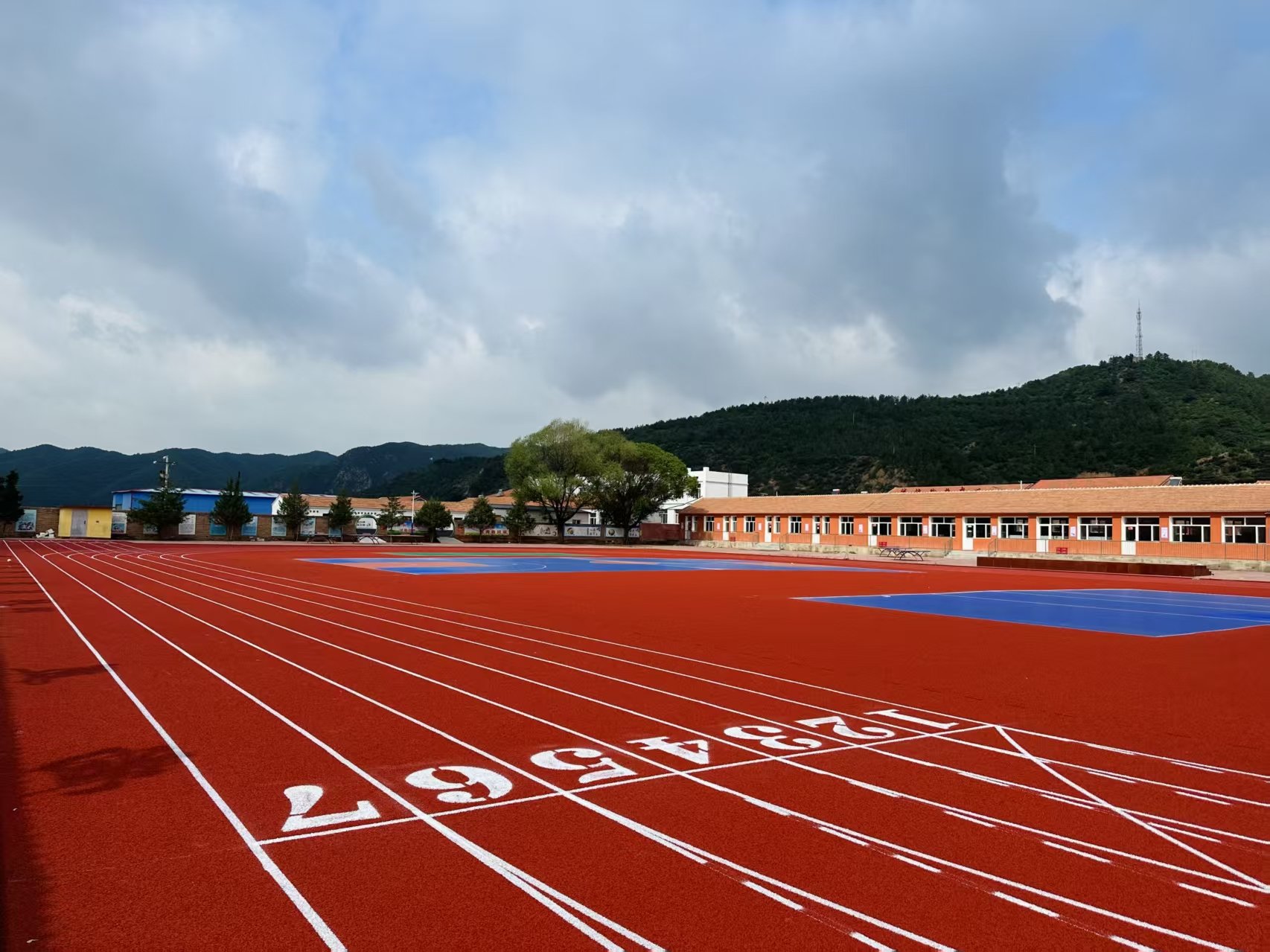 汕尾市自结纹塑胶跑道硅PU球场 - 哪里好